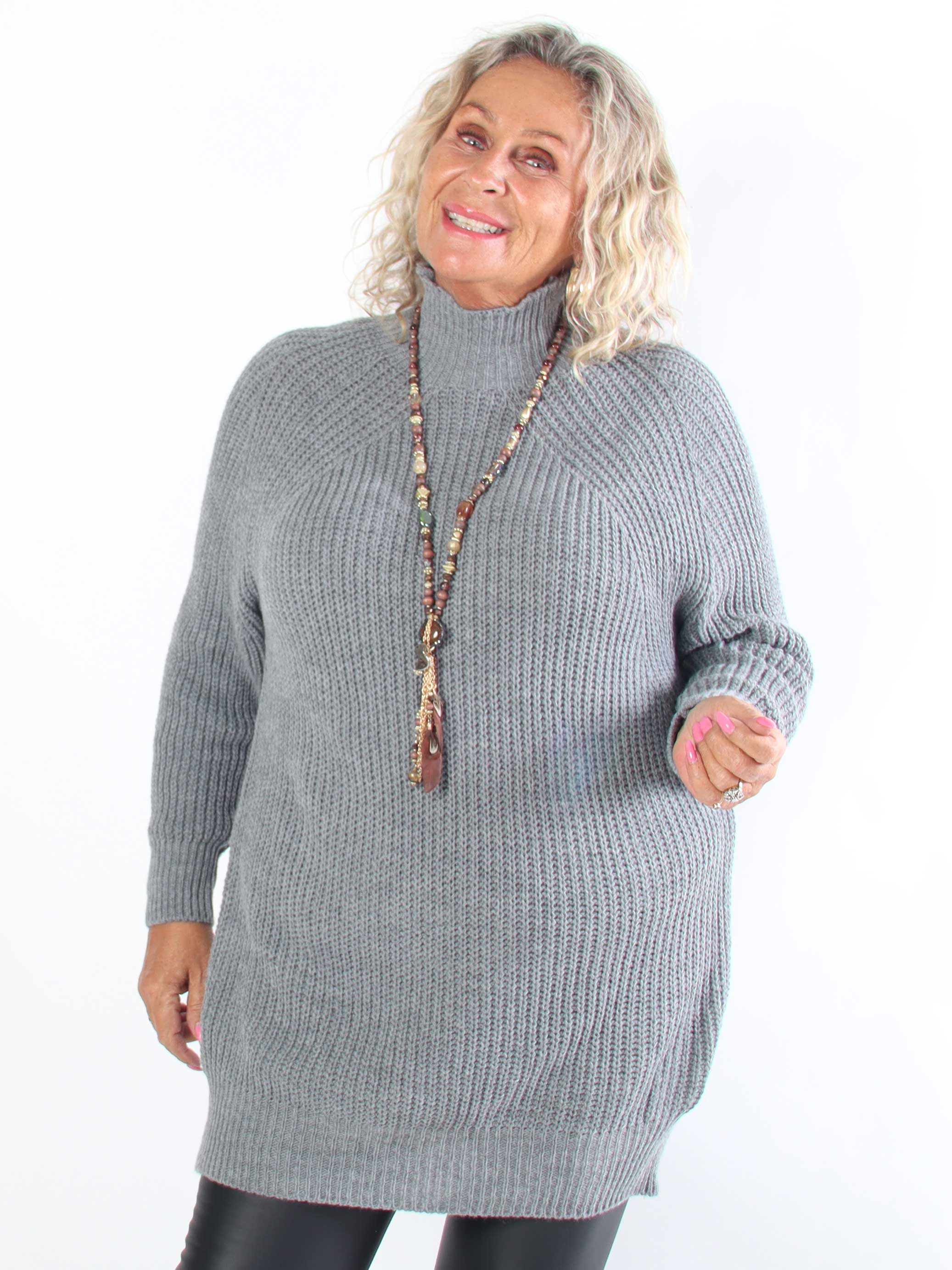 Isolde - Plain plus size strikkjole med høj hals